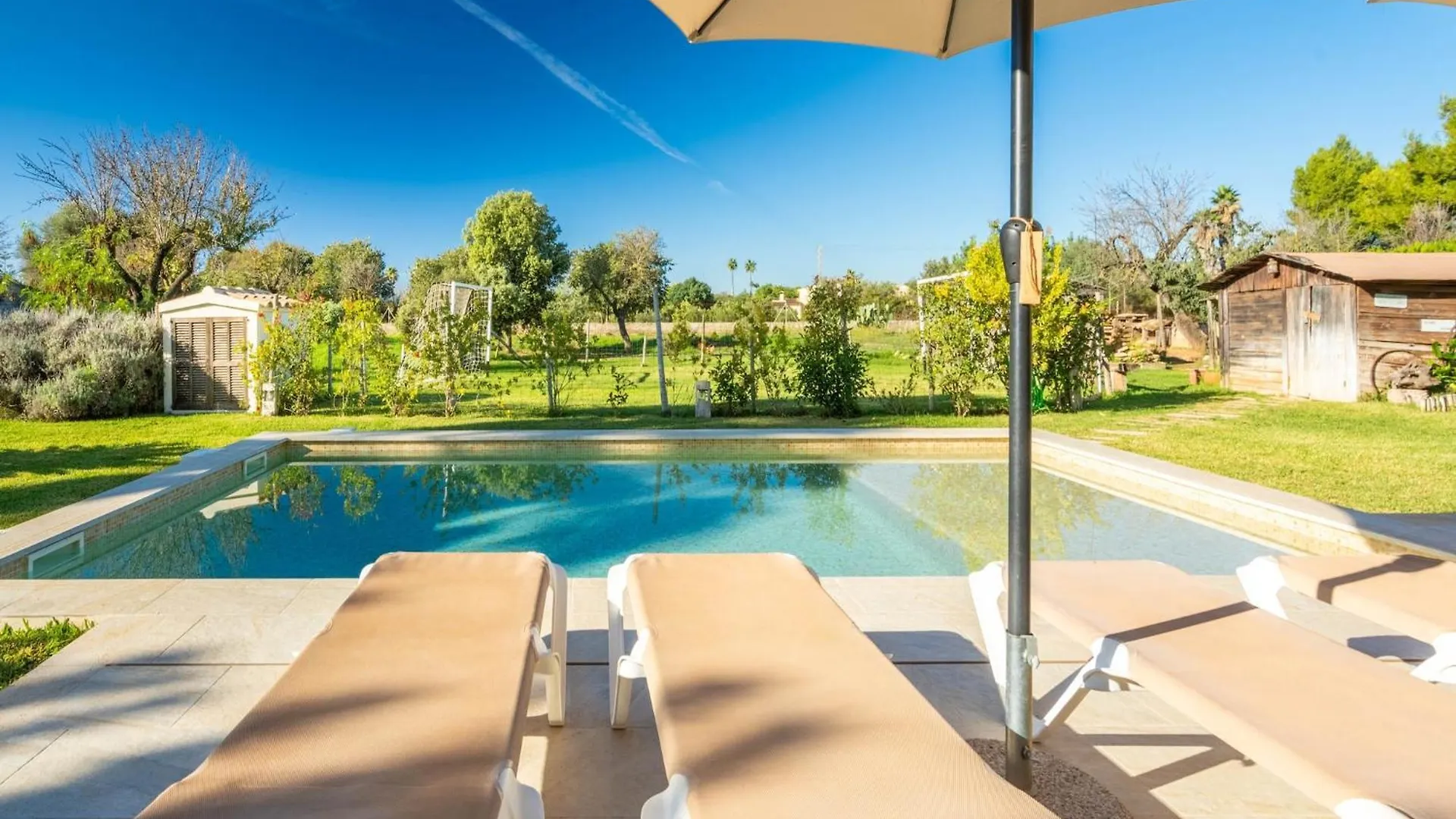 Charming Country House In Inca Vakantiehuis